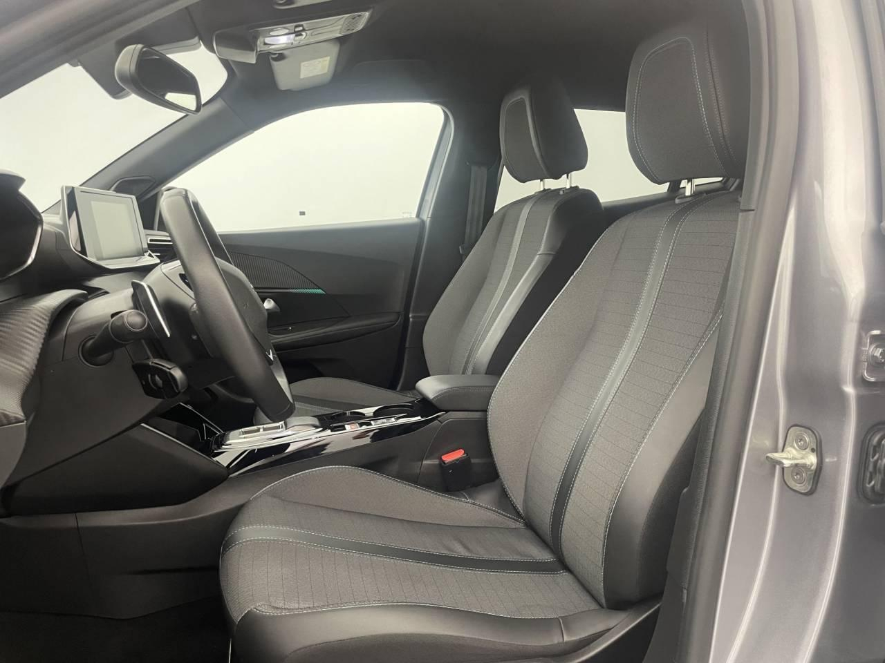 Peugeot 2008 puretech 130 s&s eat8 allure — photo 14