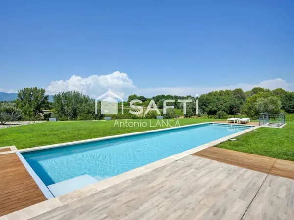 Maison 15 pièces 400 m²