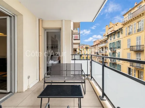 Nice quartier du Port, appartement avec grande terrasse rue Papo