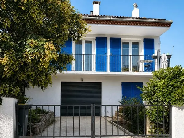 Maison 7 pièces de 180 m² situé à Agde avec studio indépend