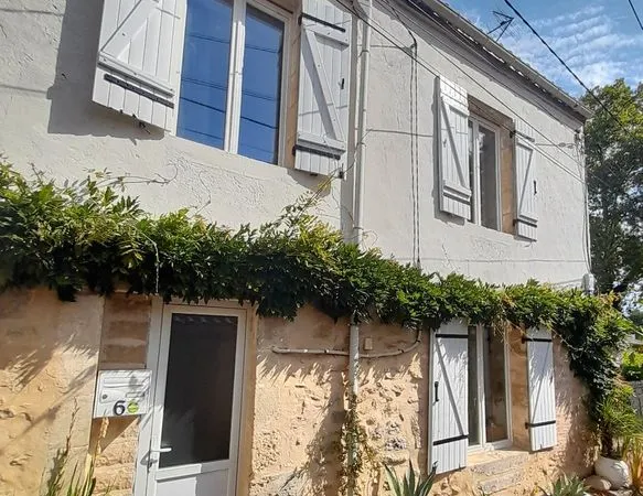 Maison en pierre rénovée avec jardinet et terrasse bois - Gare à pied - Cérons (33720)