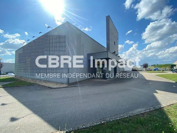 Local d'activité 972 m²