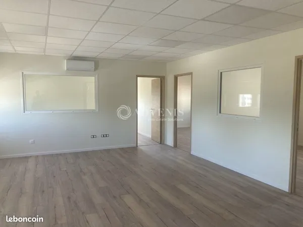 Bureaux 854 m²