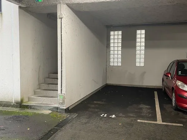 Place de parking couvert et sécurisé à louer