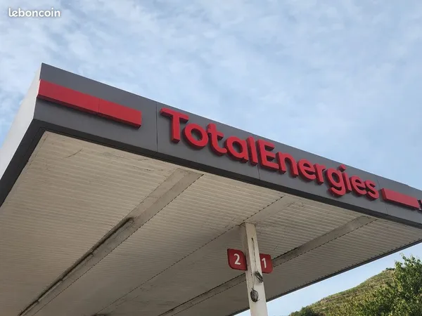 Fond de Commerce Station D'essence TotalEnergies avec son boutique