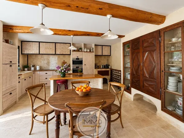 À VENDRE Ancienne bergerie rénovée avec 3 logements, pisci