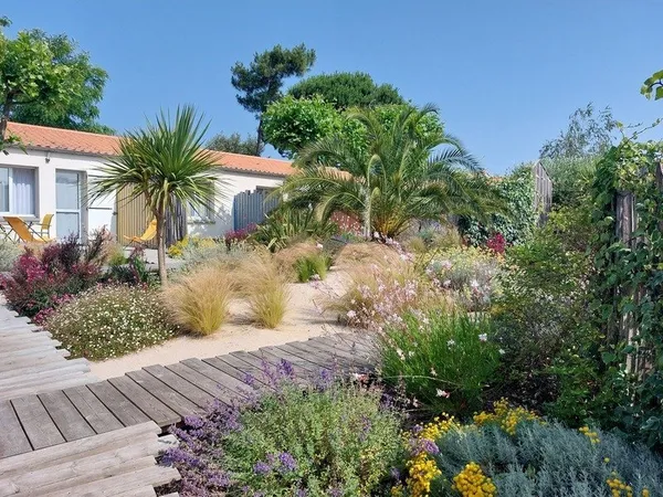 EXCLU CAPIFRANCE A Vendre ILE D'OLERON (17) en coeur village - Résidence para-hôtelière 11 meublés 3