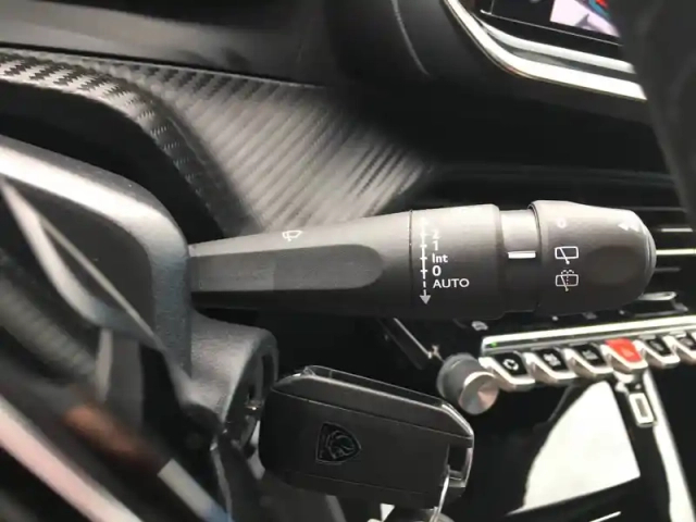 Peugeot 208 100 s&amp;s bvm6 — photo 18