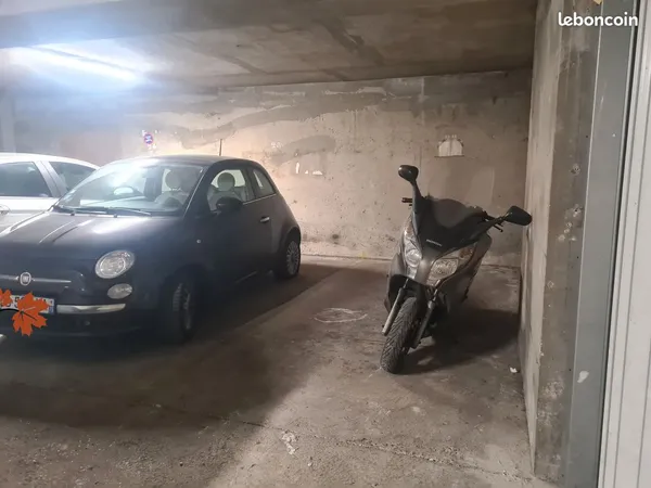 Place de parking à louer - Metro Guy Moquet