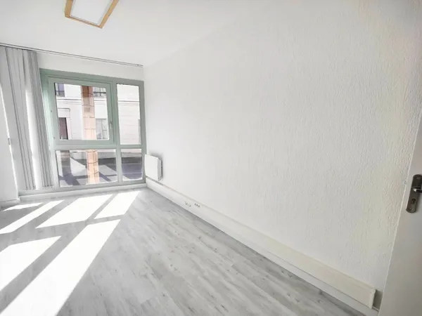 Local professionnel 64 m²