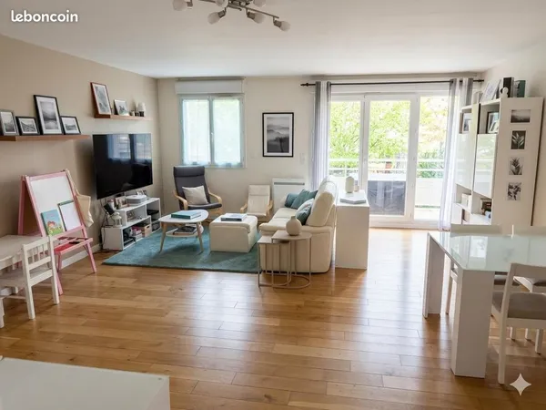 Appartement 4 pièces de 97 m² avec 2 balcons, cave, parkings