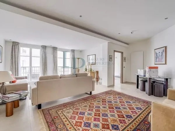 Spacieux appartement de prestige à Paris 8