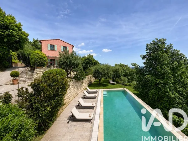 Maison 6 pièces 198 m²