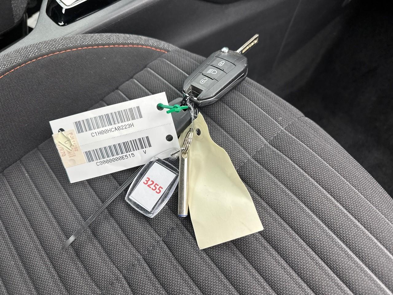 Peugeot 2008 puretech 130 s&s eat8 active pack — photo 32