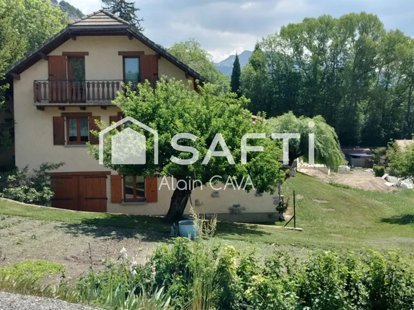 Maison de 134m2 (105 m2 loi carrez) sur 1159 m2 de terrain