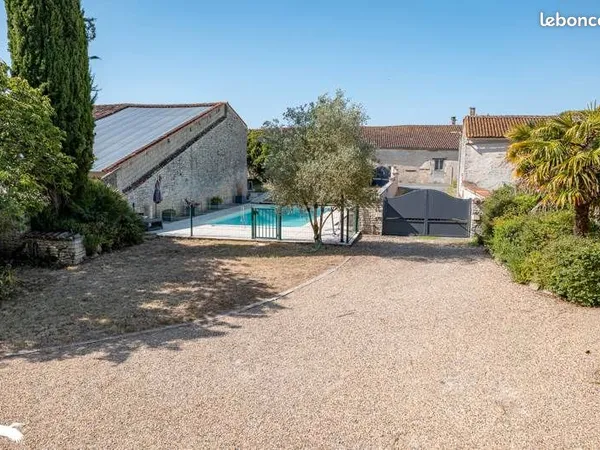 Maison 6 pièces 233 m²