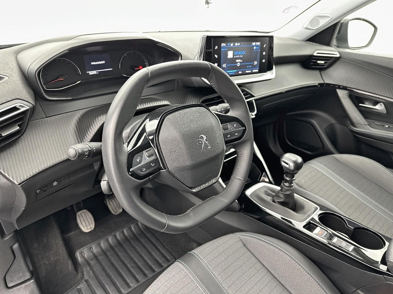 Peugeot 2008 puretech 130 s&s bvm6 allure — photo 8