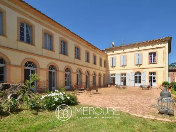 MAGNIFIQUE CHATEAU FIN XVIII E - PARC ET PISCINE