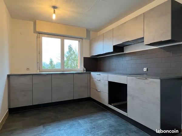 Grand F2 66m² - Cuisine équipée - Refait à NEUF - TERRASSE - Parking