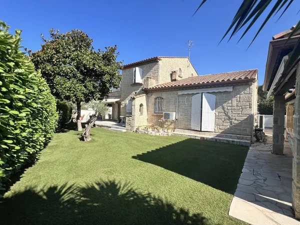 Maison 15 pièces 200 m²