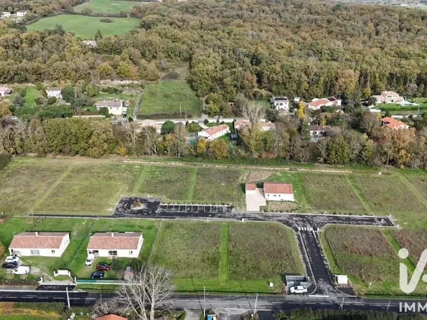 Terrain 890 m²