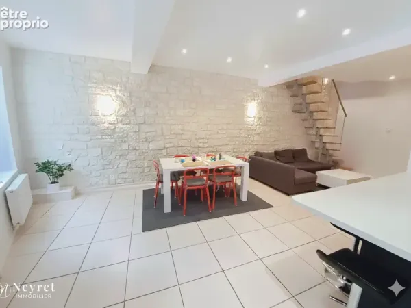Maison de village de 127m2, 5 chambre en plein coeur de VOURLES