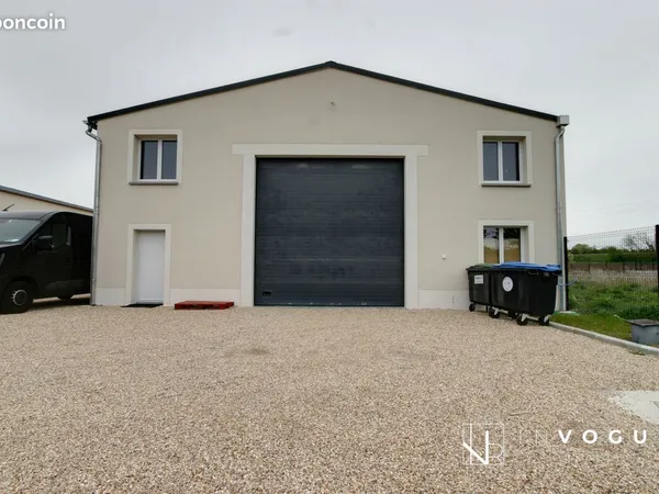Local 210 m² Villiers-Saint-Frédéric