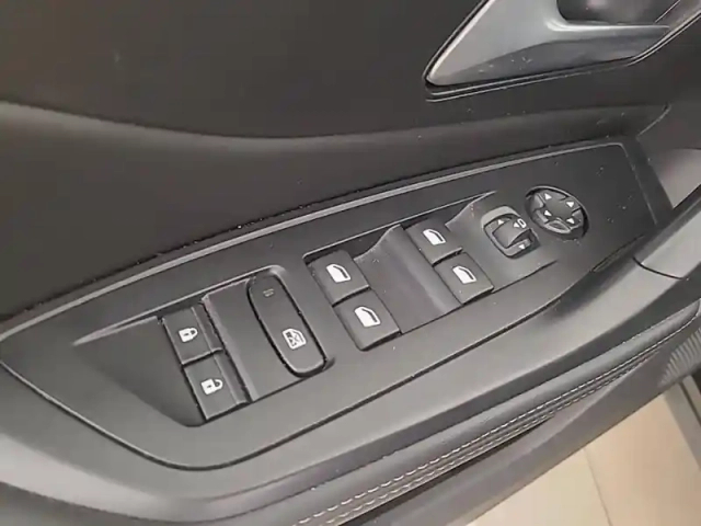 Peugeot 408 puretech 130 ch s&amp;s eat8 — photo 29