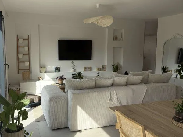 Villa contemporaine 2024 - 106 m² - Prestations modernes - Terrain 485 m² avec piscine