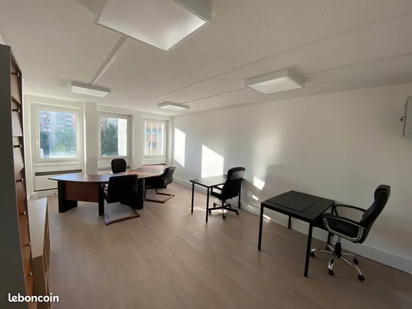 BUREAUX A LOUER - 25 m² - Métro Créteil - L'Échat sur la ligne 8 à 150 mètres