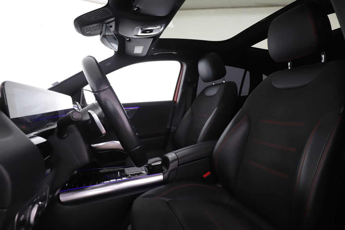 Mercedes-Benz GLA 200 d AMG Line DCT — photo 9