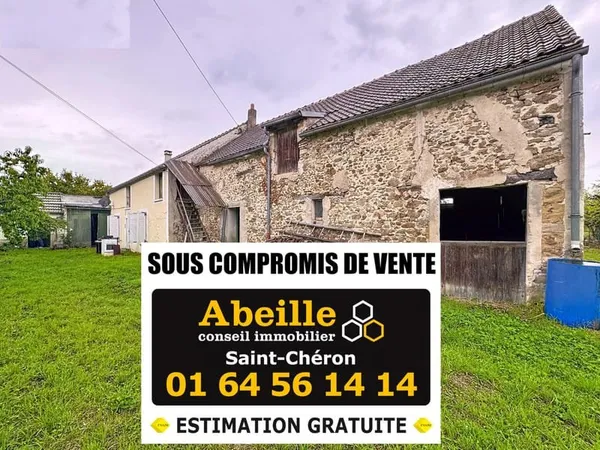 Ensemble immobilier comprenant maison ancienne et grange.