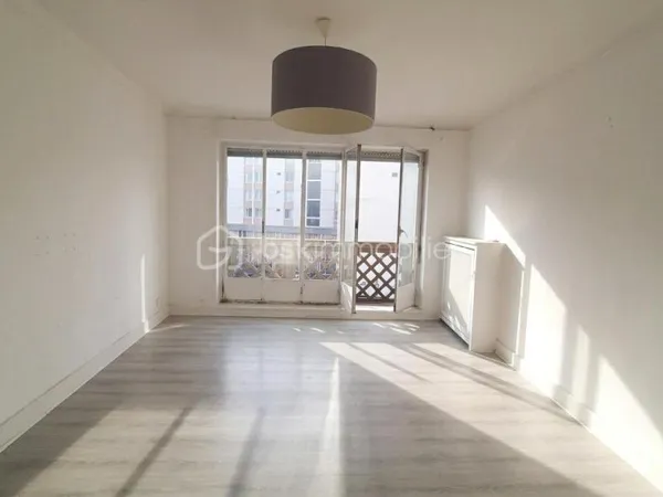 Appartement F4 de 92 m² à rénover - Bâtiment annulaire, Mulhouse