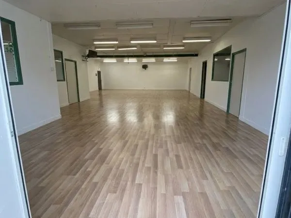 Commerce Location Saint-Georges-sur-Eure 200m² 1600€