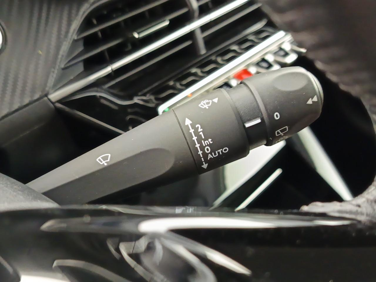 Peugeot 208 electrique 50 kwh 136ch allure — photo 23