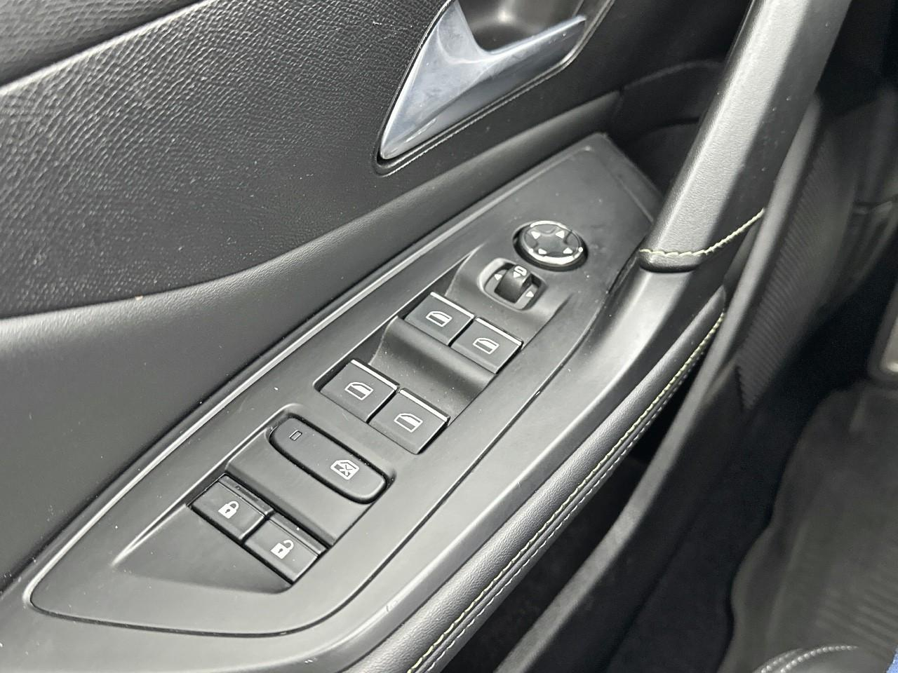 Peugeot 308 phev 225 e-eat8 gt pack — photo 16