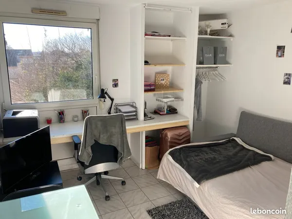 En face de l'IUT - Studio meublé avec parking sécurisé