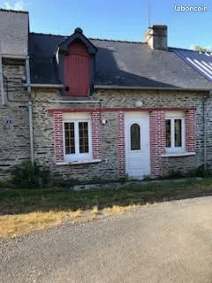 Maisons et dépendance avec terrain