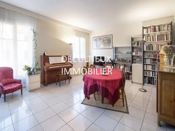 APPARTEMENT FAMILIAL BELLECOMBE LYON 6ème (Rhône)
