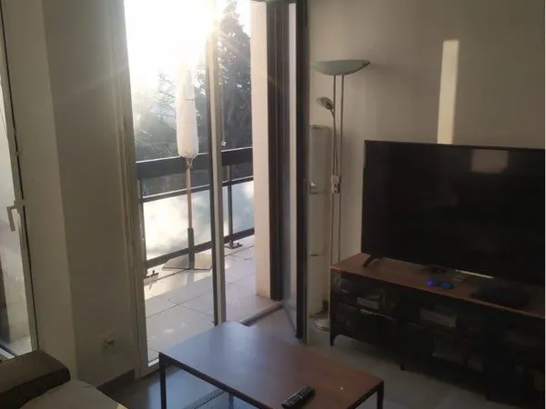 Appartement T2 moderne avec grand balcon et parking sécurisé (2020) — Particulier