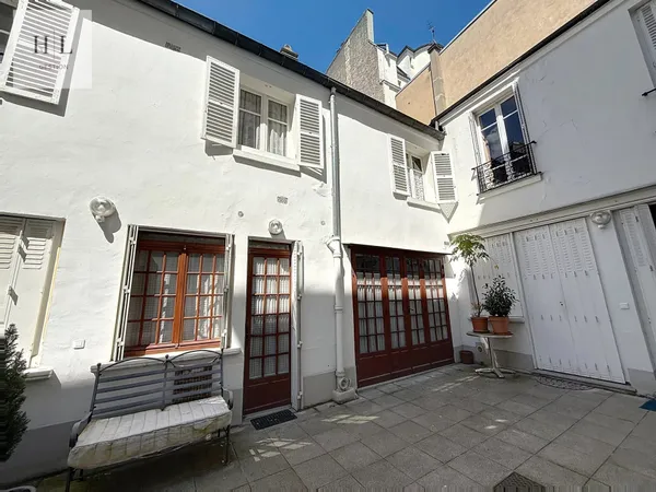 Duplex 3/4 pièces de 61 m² esprit “petite maison” à fort potentiel - Paris 17e (Rue de Lévis)