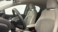 Toyota Yaris 116h Iconic 5p MY22 — photo 12