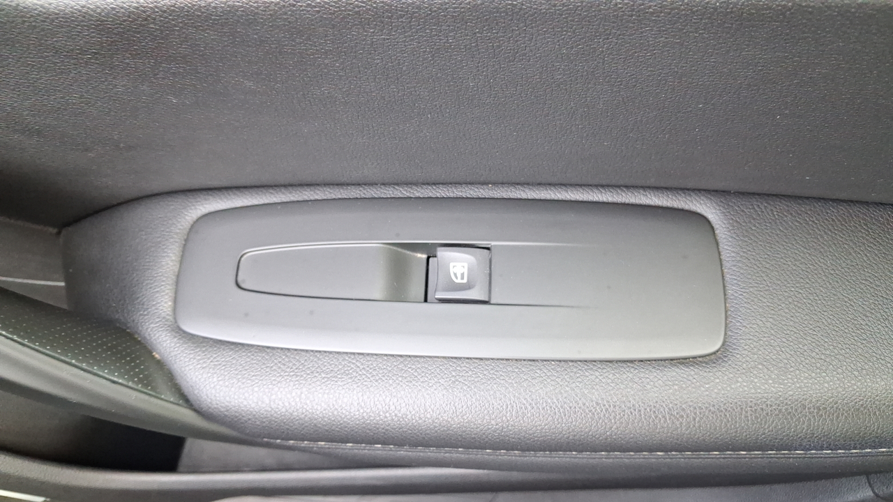 Renault Mégane IV Berline TCe 140 Energy EDC — photo 36