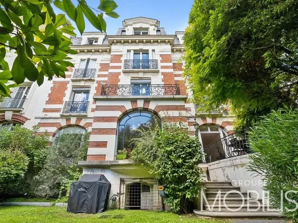 Appartement 8 pièces 236 m²
