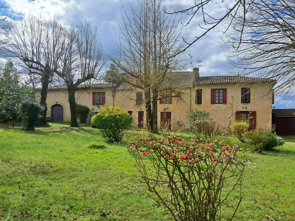 Ancienne propriété viticole avec près de 2 hectares de terrai