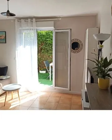 Studio avec terrasse et parking proche remparts