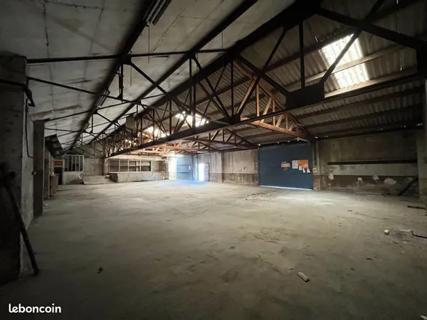 GRAND HANGAR / LOCAL D'ACTIVITÉ DE 400 m² À LOUER - MONTARGIS 5Min GARE & CENTRE VILLE
