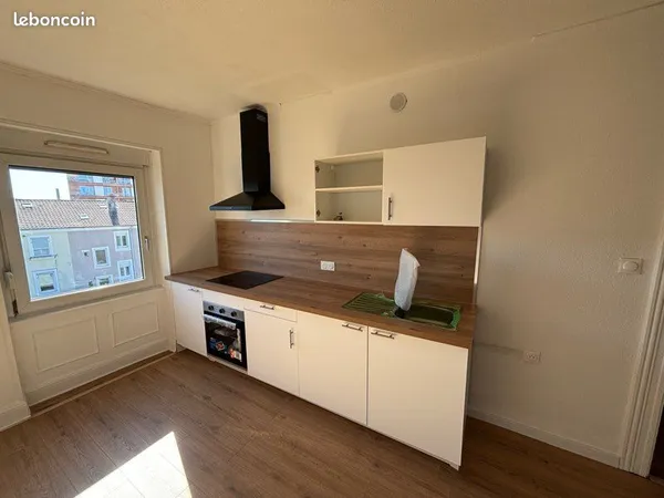T2 54 m2 avec cuisine neuve. 530 euros charges comprises