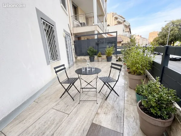 T2 Rénové Meublé de standing avec Terrasse & Entrée Indépendante - Baulier / Facs