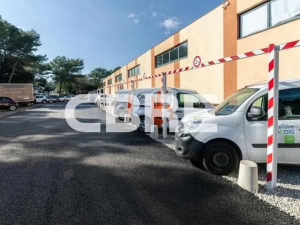 Local d'activité 380 m²